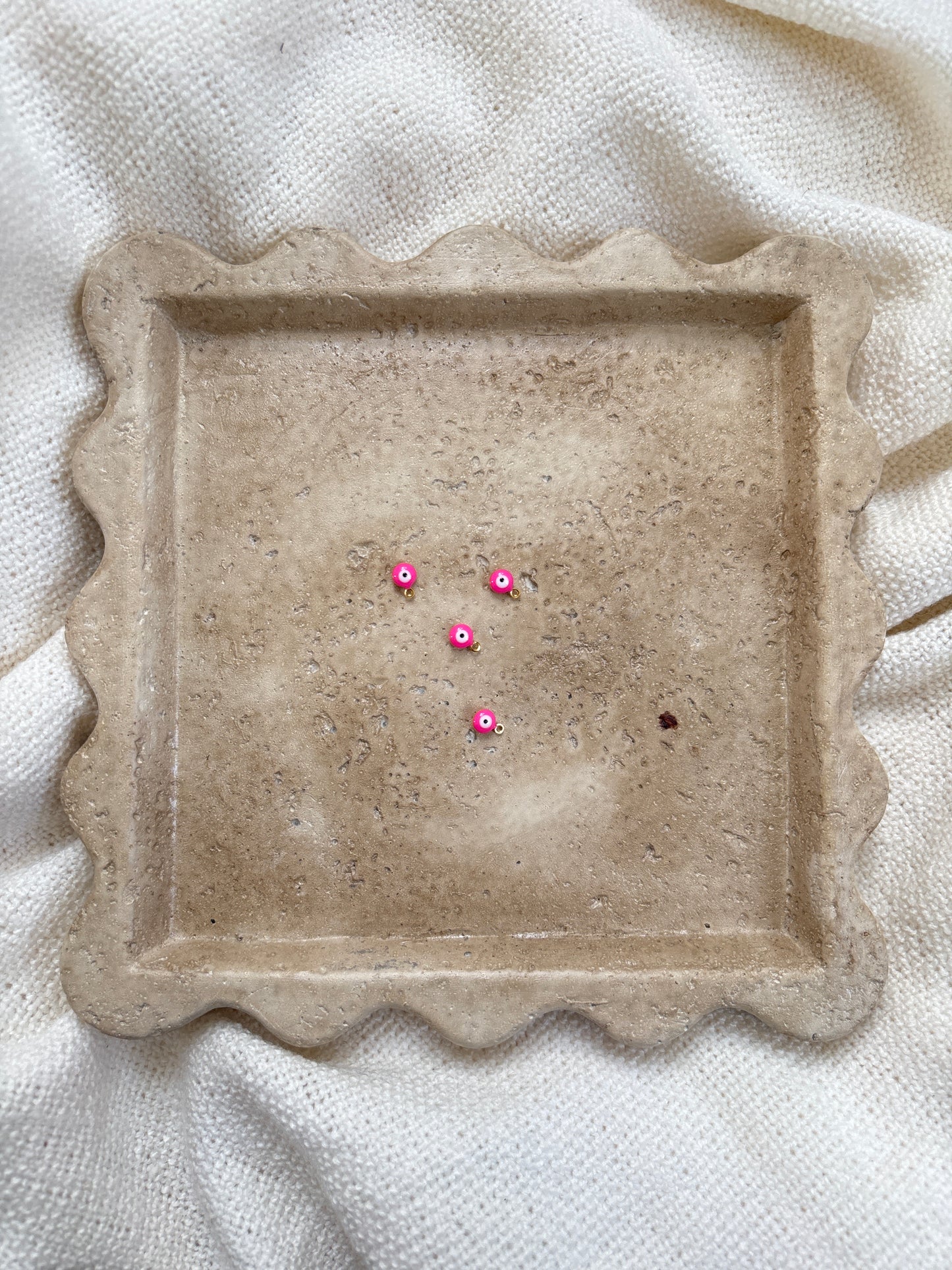 Pendentif œil rose