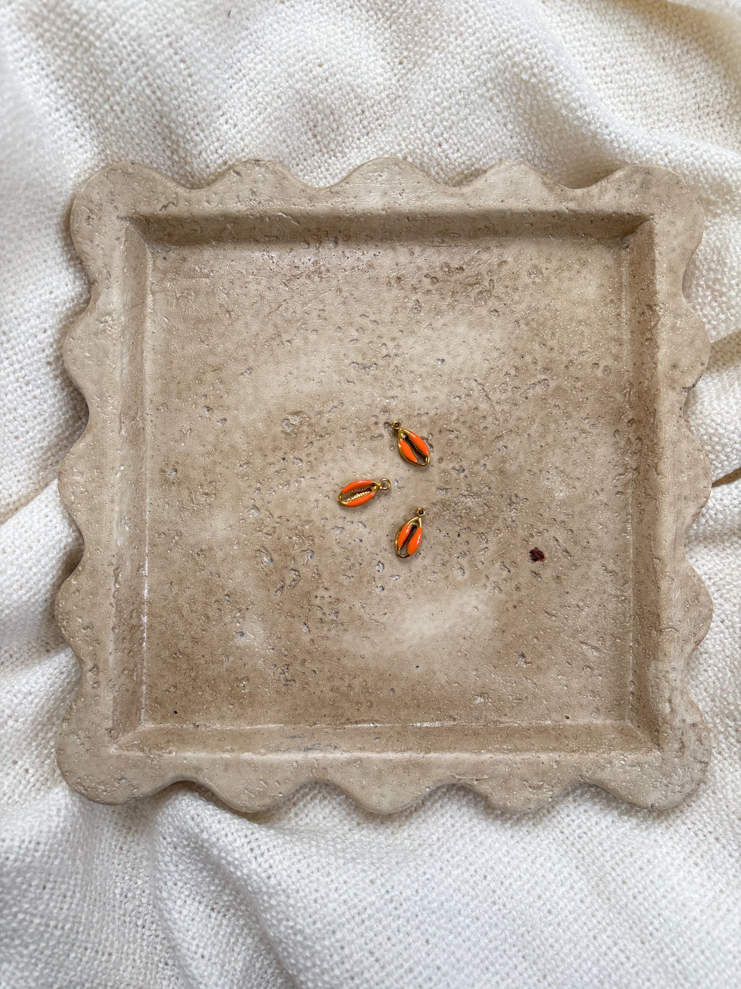 Pendentif coquillage orange
