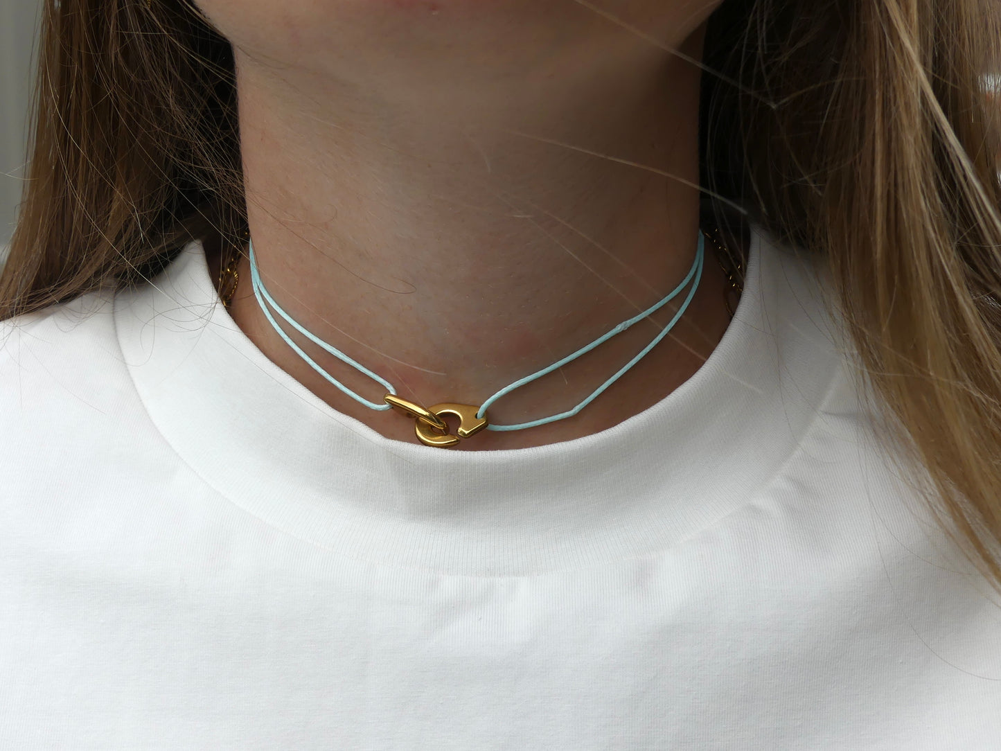 collier cordon menotte