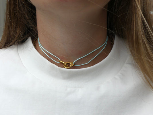 collier cordon menotte